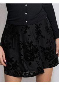 Sinsay - Spódnica mini - czarny. Kolor: czarny #1