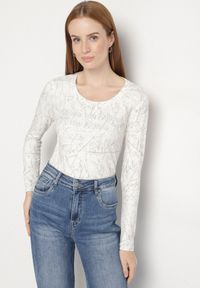 Born2be - Biała Bluzka Typu Longsleeve z Geometrycznym Wzorem Unila. Okazja: na spotkanie biznesowe, do pracy, na co dzień. Kolor: biały. Materiał: jeans. Długość rękawa: długi rękaw. Wzór: geometria. Styl: biznesowy, casual
