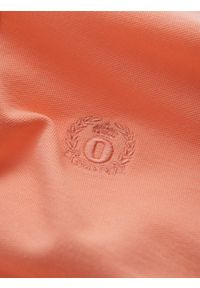 Ombre Clothing - Męska koszulka polo jednokolorowa BASIC z dzianiny pique - brzoskwiniowa V19 - Rozmiar: S. Okazja: na co dzień. Typ kołnierza: polo. Kolor: pomarańczowy. Materiał: dzianina. Wzór: haft, aplikacja, jednolity. Styl: sportowy, wizytowy, casual #4