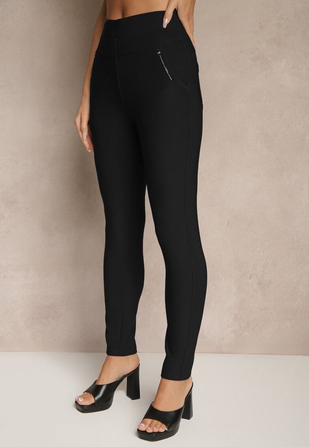 Renee - Czarne Spodnie Typu Skinny High Waist Ozdobione Cyrkoniami Lavilara. Okazja: na co dzień. Stan: podwyższony. Kolor: czarny. Wzór: aplikacja. Styl: elegancki, casual