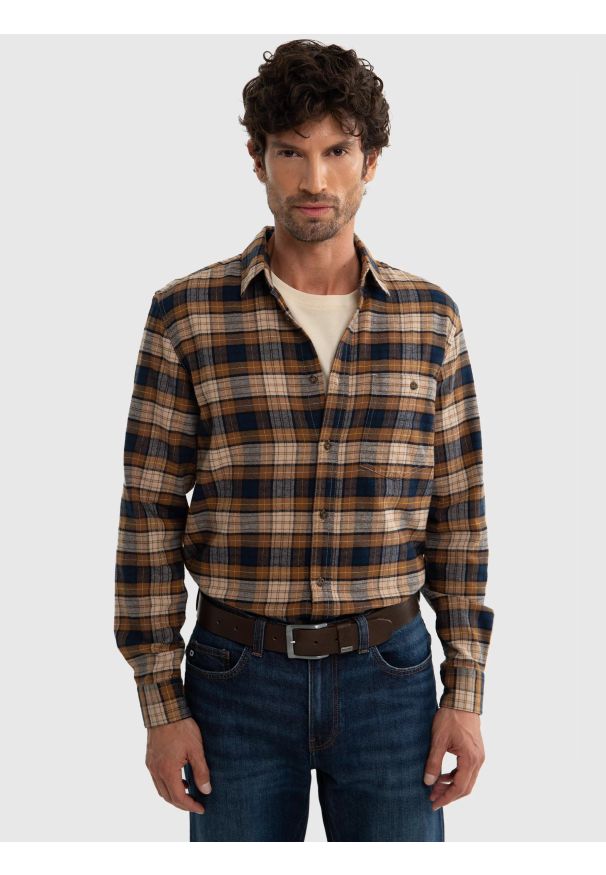 Big-Star - Koszula męska flanelowa w kratę brązowa Flanen 803. Kolor: brązowy. Materiał: bawełna, jeans, materiał. Długość rękawa: bez rękawów. Wzór: kratka. Sezon: zima, jesień. Styl: retro, klasyczny, elegancki