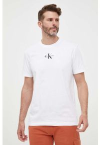 Calvin Klein Jeans t-shirt bawełniany kolor biały z nadrukiem. Kolor: biały. Materiał: bawełna. Wzór: nadruk. Styl: klasyczny