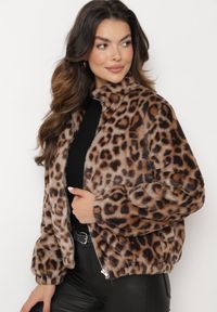 Born2be - Brązowa Futerkowa Kurtka ze Ściągaczami i Stójką w Cętki Viazelle. Okazja: na co dzień. Typ kołnierza: kołnierzyk stójkowy. Kolor: brązowy. Materiał: jeans. Wzór: motyw zwierzęcy. Styl: casual, elegancki #2