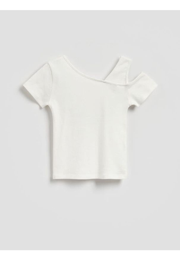 Reserved - T-shirt z wycięciem na ramieniu - złamana biel. Materiał: bawełna