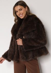 Born2be - Brązowa Futrzana Kurtka z Cieniowanym Wzorem Monizavia. Okazja: na co dzień. Kolor: brązowy. Materiał: futro. Styl: casual, klasyczny #7