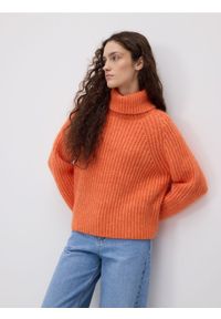 Reserved - Strukturalny golf - pomarańczowy. Typ kołnierza: golf. Kolor: pomarańczowy. Materiał: dzianina, wełna #1