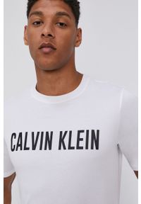 Calvin Klein Performance - T-shirt. Okazja: na co dzień. Kolor: biały. Wzór: nadruk. Styl: casual
