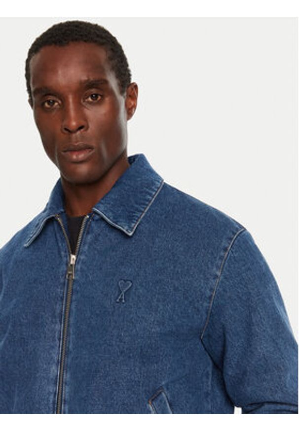 AMI PARIS Kurtka jeansowa HJK020DE0031 Niebieski Regular Fit. Kolor: niebieski. Materiał: bawełna