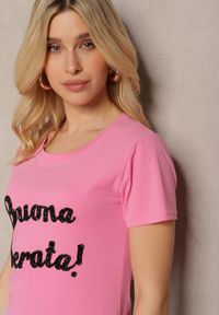 Renee - Różowy Casualowy T-shirt z Bawełny Wykończony Cyrkoniowym Napisem Lavisha. Okazja: na co dzień. Kolor: różowy. Materiał: bawełna. Wzór: napisy. Styl: casual #4