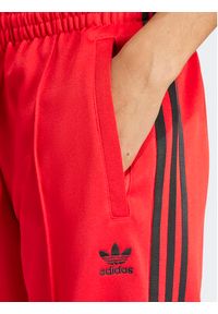 Adidas - adidas Spodnie dresowe adicolor Classics SST IM9809 Czerwony Loose Fit. Kolor: czerwony. Materiał: bawełna #3