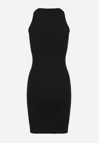 Born2be - Czarna Bawełniana Sukienka Prążkowana z Ozdobnie Wiązanym Dekoltem Vikimarra. Okazja: na co dzień. Kolor: czarny. Materiał: prążkowany, bawełna. Długość rękawa: krótki rękaw. Styl: wizytowy, klasyczny, casual, elegancki #3