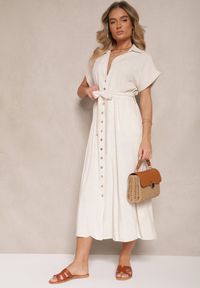 Renee - Jasnobeżowa Bawełniana Sukienka Koszulowa z Wiązanym Paskiem i Krótkim Rękawem Elannoria. Okazja: na co dzień, na spacer. Typ kołnierza: dekolt w serek, kołnierzyk klasyczny. Kolor: beżowy. Materiał: bawełna. Długość rękawa: krótki rękaw. Typ sukienki: koszulowe. Styl: casual, klasyczny, elegancki #5