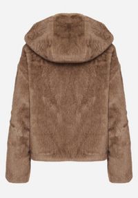 Born2be - Brązowa Kurtka Futrzana z Nieodpinanym Kapturem Lanasia. Okazja: na co dzień. Kolor: brązowy. Materiał: futro. Styl: casual, elegancki #4