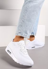 Born2be - Białe Klasyczne Sneakersy na Podeszwie Air Sznurowane Dysuria. Nosek buta: okrągły. Zapięcie: sznurówki. Kolor: biały. Materiał: materiał. Obcas: na obcasie. Wysokość obcasa: niski