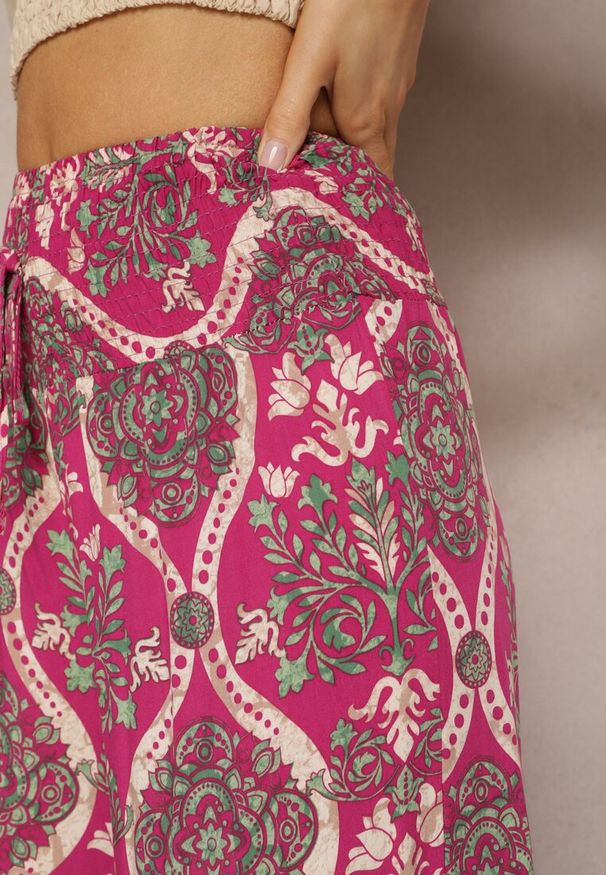 Renee - Ciemnofioletowe Spodnie Szerokie z Wiskozy w Ornamentalny Wzór High Waist Cramelia. Stan: podwyższony. Kolor: fioletowy. Materiał: wiskoza. Długość: długie