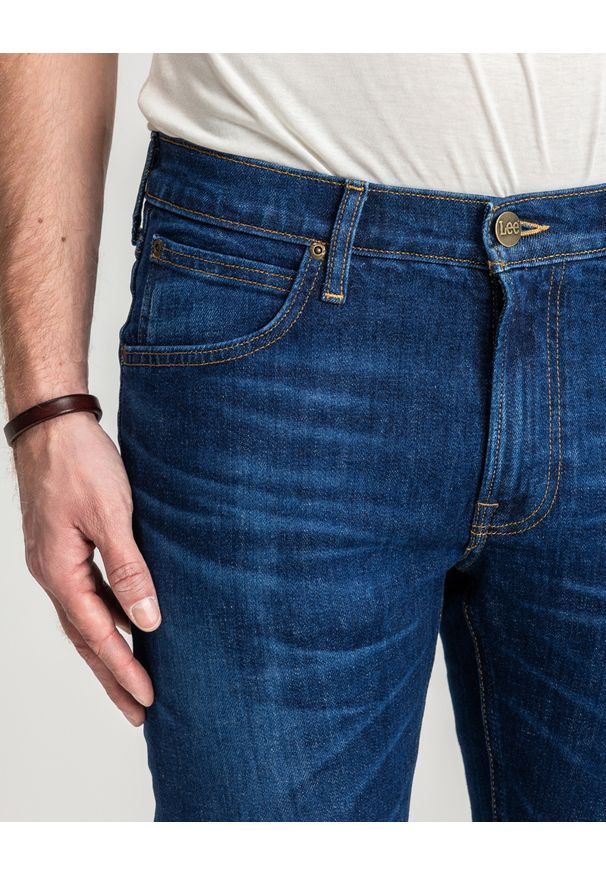 Lee - LEE LUKE MĘSKIE SPODNIE JEANSOWE DARK WORN KANSAS L719IAC22 112328479