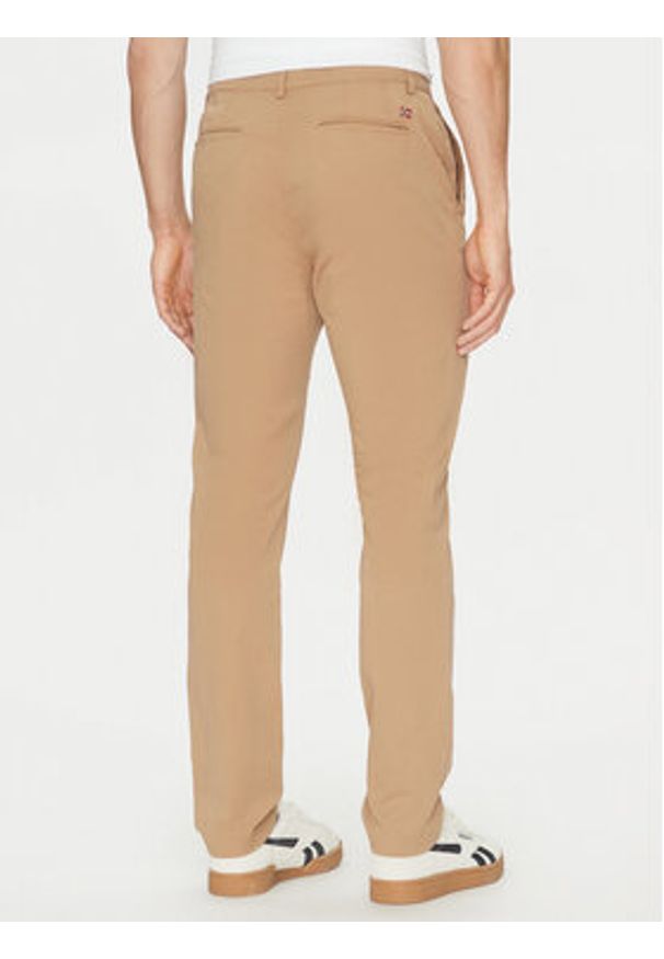 Napapijri Chinosy M-Puyo NP0A4H98 Brązowy Slim Fit. Kolor: brązowy. Materiał: bawełna