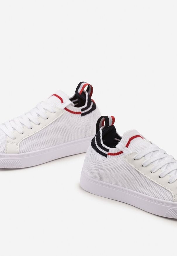 Born2be - Biało-Granatowe Wsuwane Sneakersy z Ekoskóry na Płaskiej Podeszwie ze Sznurowaniem Harvena. Nosek buta: okrągły. Zapięcie: bez zapięcia. Kolor: biały. Materiał: materiał. Sezon: lato. Obcas: na płaskiej podeszwie. Wysokość obcasa: niski
