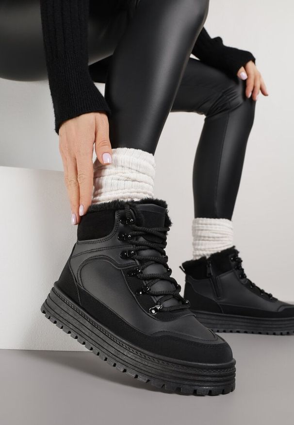 Born2be - Czarne Sneakersy na Grubej Podeszwie z Futerkiem Alweda. Okazja: na co dzień. Kolor: czarny. Materiał: futro