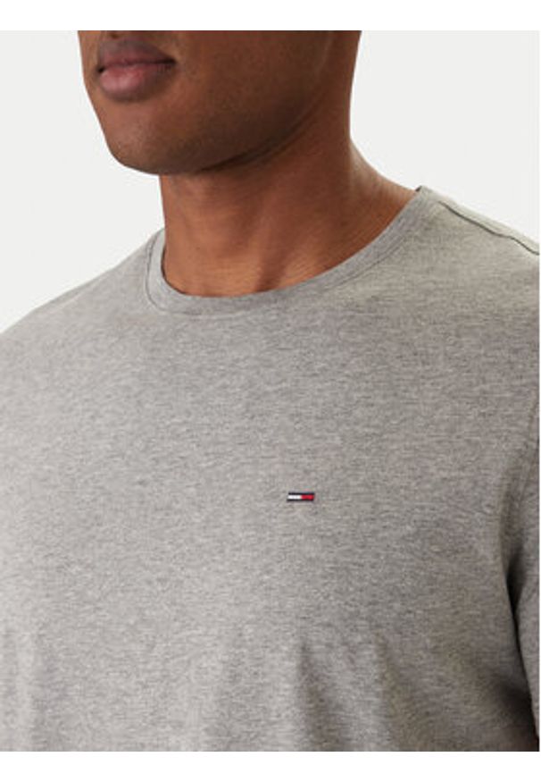 Tommy Jeans T-Shirt DM0DM04411 Szary Slim Fit. Kolor: szary. Materiał: bawełna