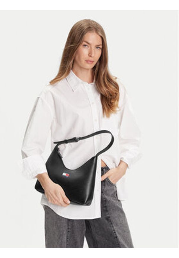 Tommy Jeans Torebka Tjw Must Shoulder Bag AW0AW17548 Czarny. Kolor: czarny. Materiał: skórzane