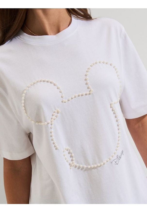 Sinsay - Bawełniana koszulka z aplikacją 3D Minnie Mouse - kremowy. Kolor: kremowy. Materiał: bawełna. Wzór: aplikacja, motyw z bajki