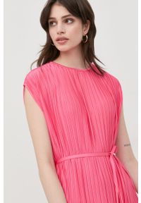 BOSS sukienka kolor różowy midi prosta. Kolor: różowy. Materiał: tkanina. Typ sukienki: proste. Długość: midi #6