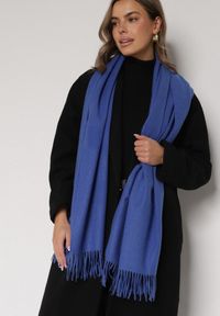 Born2be - Niebieski Szalik z Bawełną i Wiskozą Ozdobiony Frędzlami Siadortia. Okazja: na co dzień, na spotkanie biznesowe. Kolor: niebieski. Materiał: bawełna, wiskoza. Wzór: aplikacja. Styl: biznesowy, klasyczny, casual, elegancki #1