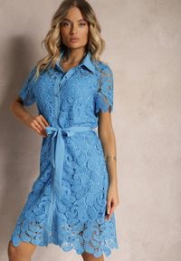 Renee - Niebieska Koronkowa Sukienka Koszulowa Midi z Paskiem Azariela. Kolor: niebieski. Materiał: koronka. Typ sukienki: koszulowe. Długość: midi