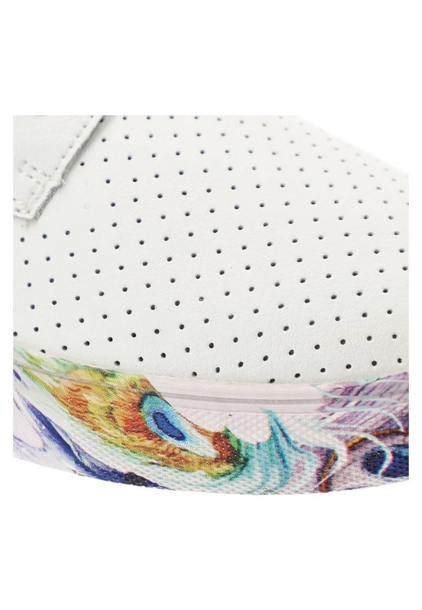 Białe Półbuty Artiker Na Ozdobnej Podeszwie. Kolor: biały. Materiał: skóra. Szerokość cholewki: normalna. Wzór: aplikacja