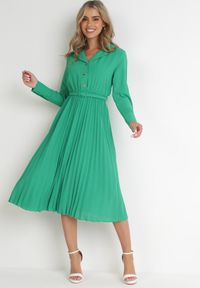 Born2be - Zielona Koszulowa Sukienka z Plisowanym Dołem i Paskiem Tesika. Kolor: zielony. Materiał: materiał. Typ sukienki: koszulowe. Styl: elegancki #2