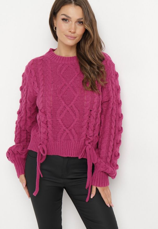 Born2be - Fuksjowy Klasyczny Sweter ze Ściągaczami i Ozdobnym Sznurowaniem Nabira. Kolor: różowy. Styl: klasyczny