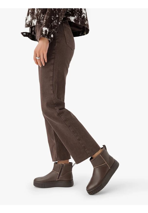 Ryłko - Śniegowce brązowe ocieplane ze skóry licowej. Wysokość cholewki: za kostkę. Zapięcie: zamek. Kolor: brązowy. Materiał: skóra. Szerokość cholewki: normalna. Sezon: zima. Styl: elegancki, street