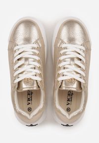 Born2be - Złote Sneakersy VICES z Metaliczną Wstawką Perforacją i Gwiazdą Edanatia. Okazja: na co dzień. Kolor: złoty. Materiał: jeans. Wzór: aplikacja #4