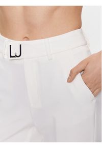 Liu Jo Spodnie materiałowe WA3434 T7896 Biały Regular Fit. Kolor: biały. Materiał: syntetyk, materiał