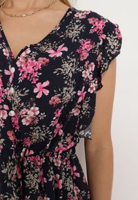 Born2be - Granatowa Sukienka z Wiskozy Actamia. Okazja: na co dzień. Typ kołnierza: kokarda, kołnierz z falbankami. Kolor: niebieski. Materiał: wiskoza. Wzór: kwiaty. Typ sukienki: proste. Styl: casual. Długość: mini #6