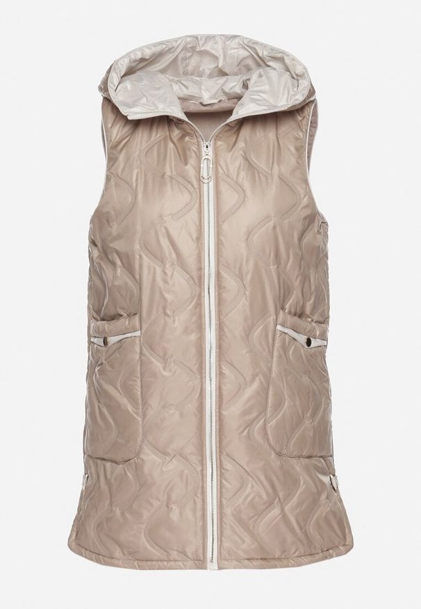 Born2be - Ciemnobeżowa Kamizelka Pikowana z Kapturem i Wsuwanymi Kieszeniami Ravloti. Okazja: na spotkanie biznesowe, do pracy, na co dzień. Typ kołnierza: kaptur. Kolor: beżowy. Styl: casual, biznesowy