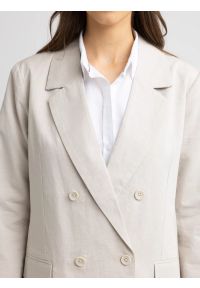 Big-Star - Marynarka damska z dodatkiem lnu beżowa Marylia 800. Okazja: na spotkanie biznesowe. Kolor: beżowy. Materiał: len. Wzór: aplikacja. Styl: biznesowy, elegancki #4