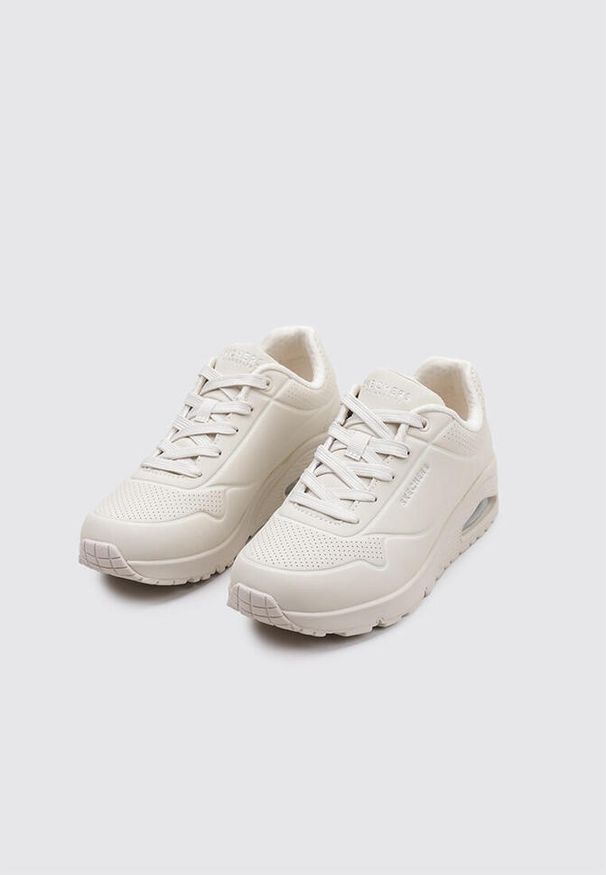 skechers - Buty do chodzenia damskie Skechers Owht One Stand On Air. Kolor: biały, beżowy. Materiał: materiał, syntetyk. Szerokość cholewki: normalna. Sport: turystyka piesza