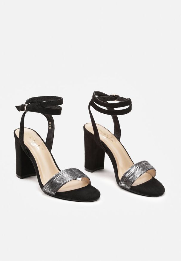 Renee - Czarne Sandały na Słupku ze Sprzączką i Ozdobnym Paskiem Rinafa. Okazja: na co dzień. Nosek buta: otwarty. Zapięcie: pasek. Kolor: czarny. Materiał: jedwab. Sezon: lato. Obcas: na słupku. Styl: casual, elegancki. Wysokość obcasa: średni