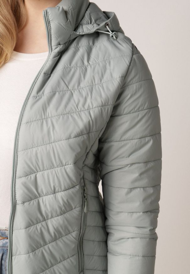 Born2be - Jasnozielona Przejściowa Kurtka Pikowana z Odpinanym Kapturem Edrelith. Okazja: na co dzień. Kolor: zielony. Materiał: jeans, nylon. Styl: casual