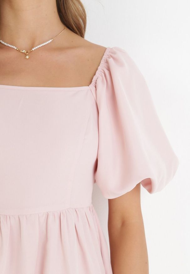 Born2be - Różowa Rozkloszowana Sukienka Midi z Bufiastymi Rękawami i Kwadratowym Dekoltem Ceania. Okazja: na co dzień. Typ kołnierza: dekolt kwadratowy. Kolor: różowy. Wzór: gładki. Typ sukienki: proste. Materiał: tkanina. Sezon: lato. Styl: elegancki, casual. Długość: midi