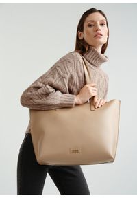 Ochnik - Beżowa torebka shopper damska. Kolor: beżowy. Materiał: skórzane. Styl: casual, elegancki. Rodzaj torebki: na ramię #4