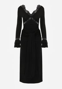 Born2be - Czarna Koktajlowa Sukienka z Wiskozy Zdobiona Falbanami Koronką i Wiązaniem Felycia. Okazja: na ślub cywilny, na wesele, na komunię. Kolor: czarny. Materiał: wiskoza, koronka. Wzór: aplikacja, koronka. Styl: wizytowy #6