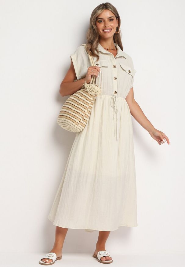 Born2be - Beżowa Wiskozowa Rozkloszowana Sukienka z Gumką w Talii Ozdobiona Guzikami Lemvia. Okazja: na spotkanie biznesowe. Kolor: beżowy. Materiał: wiskoza. Wzór: aplikacja. Typ sukienki: sportowe, rozkloszowane. Styl: klasyczny, elegancki, sportowy, biznesowy