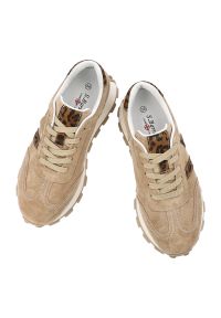 Sneakersy damskie S.Barski, cholewka ze skóry naturalnej zamszowej z tekstylnymi panelami kontrastowe wstawki boczne klasyczne sznurowanie profilowan. Okazja: na co dzień. Zapięcie: sznurówki. Kolor: beżowy. Materiał: zamsz, skóra. Szerokość cholewki: normalna. Wzór: motyw zwierzęcy #3