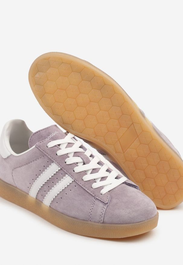 Born2be - Fioletowo-Białe Zamszowe Sneakersy Tenisówki ze Skórzaną Wkładką i Paskami Ciarilira. Okazja: na co dzień. Zapięcie: pasek. Kolor: fioletowy. Materiał: zamsz, skóra