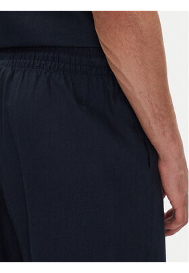 Emporio Armani Spodnie materiałowe EM000586 AF12356 UB102 Granatowy Regular Fit. Kolor: niebieski. Materiał: wiskoza