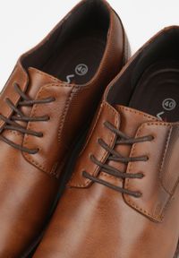 Born2be - Jasnobrązowe Eleganckie Półbuty ze Skórzaną Wkładką i Ozdobnymi Przeszyciami Iphaera. Okazja: do pracy, na spotkanie biznesowe. Kolor: brązowy. Materiał: skóra. Styl: elegancki #3