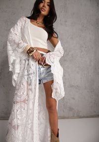 Renee - Biały Ażurowy Kardigan Narzutka z Materiałowym Paskiem Chrisselle. Okazja: na co dzień. Typ kołnierza: dekolt w łódkę. Kolor: biały. Materiał: materiał. Długość rękawa: długi rękaw. Długość: długie. Wzór: ażurowy. Styl: casual, elegancki #8